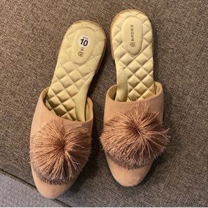 Birdies pale pink slides with poms NWT